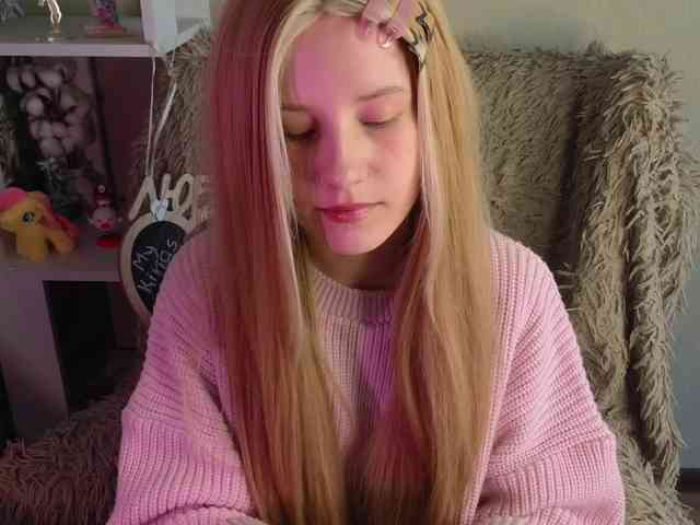 plushsara webcam