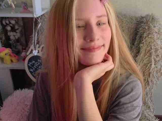 plushsara webcam