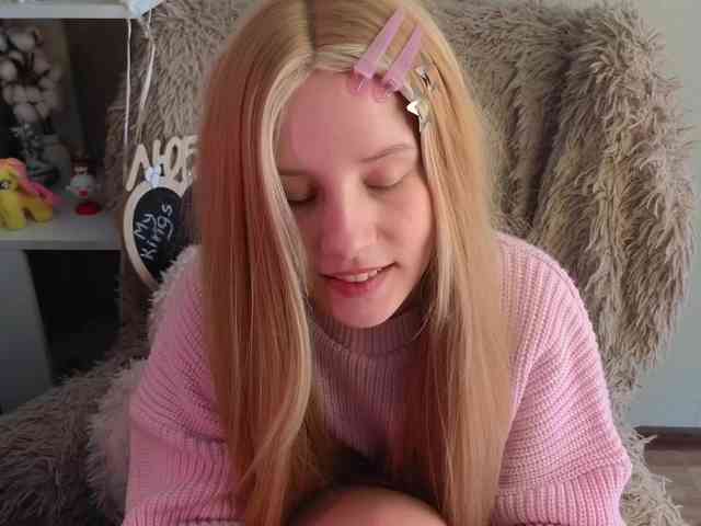 plushsara webcam