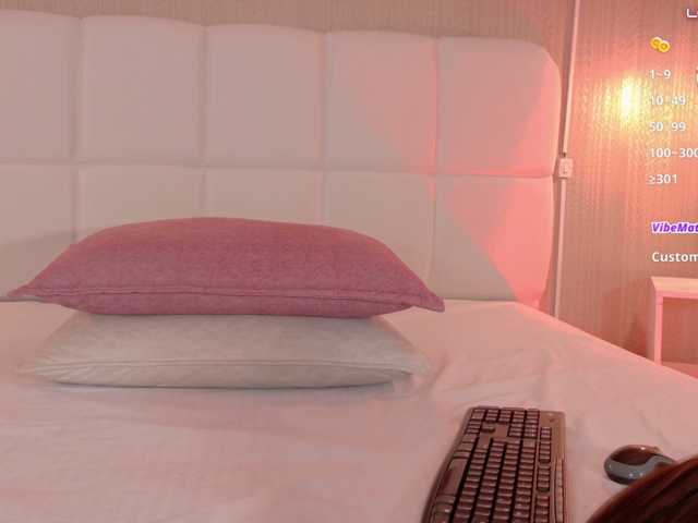 Mia-Starr live cam on BongaCams