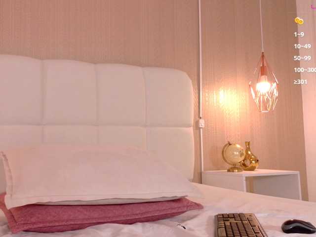 Mia-Starr live cam on BongaCams