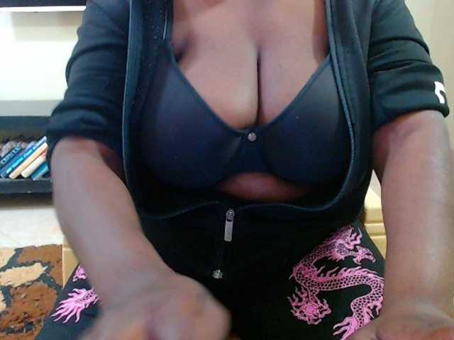 Dalia70 live cam on BongaCams