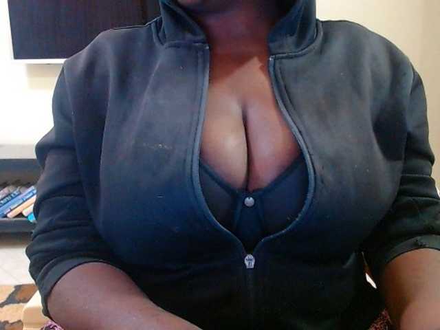 Dalia70 live cam on BongaCams