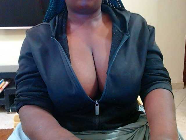 Dalia70 live cam on BongaCams