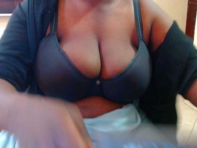Dalia70 — live female cam