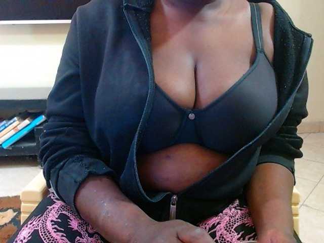 Dalia70 live cam on BongaCams
