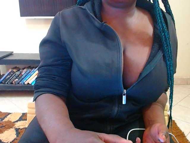 Dalia70 live cam on BongaCams