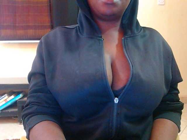 Dalia70 live cam on BongaCams