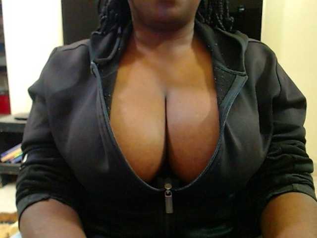 Dalia70 live cam on BongaCams