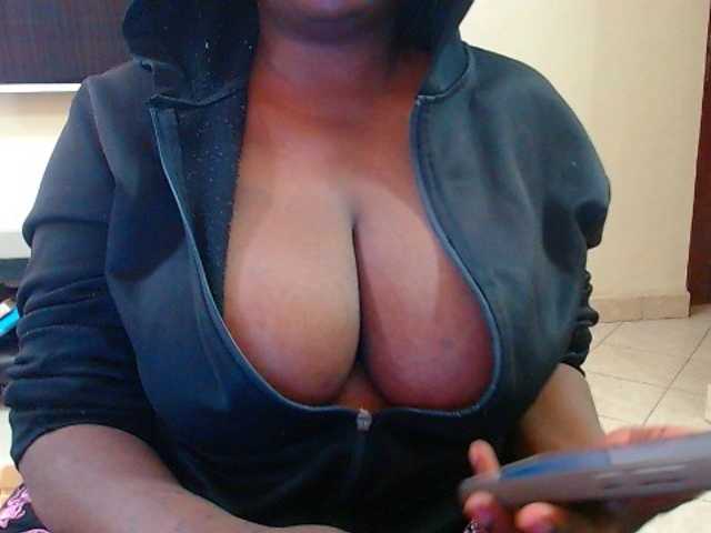 Dalia70 live cam on BongaCams