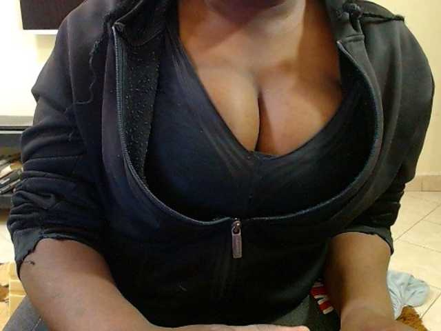Dalia70 live cam on BongaCams