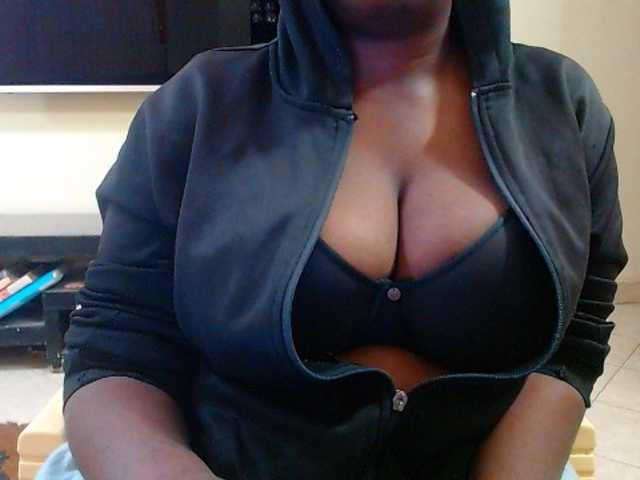 Dalia70 live cam on BongaCams