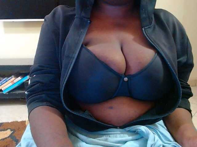 Dalia70 live cam on BongaCams