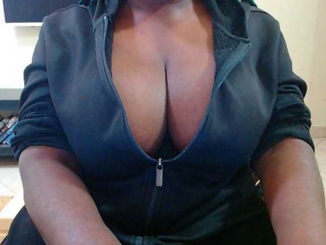 Dalia70 live cam on BongaCams