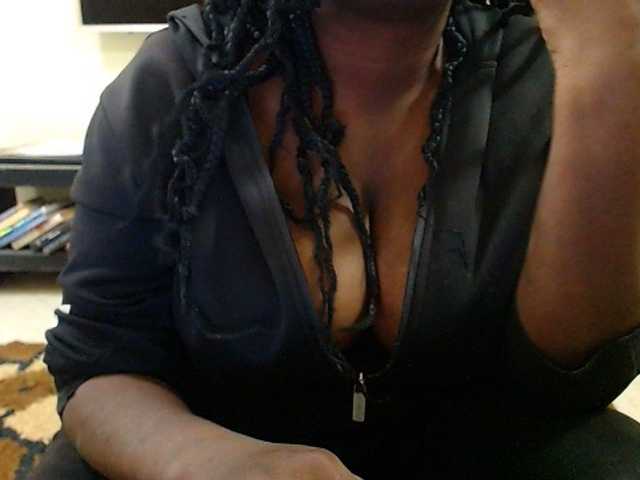 Dalia70 live cam on BongaCams