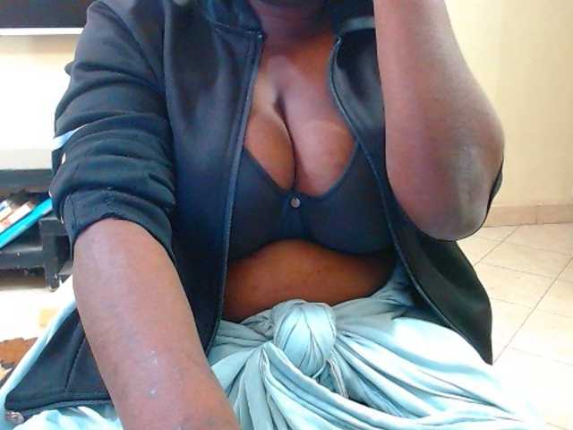 Dalia70 live cam on BongaCams