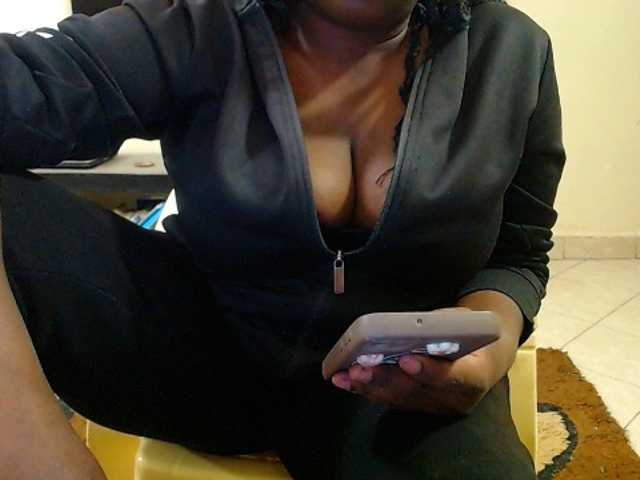Dalia70 live cam on BongaCams