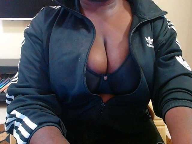 Dalia70 live cam on BongaCams