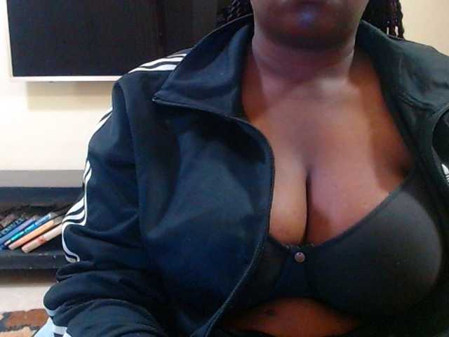Dalia70 live cam on BongaCams
