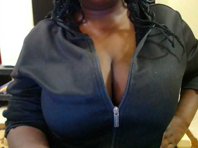 Dalia70 live cam on BongaCams