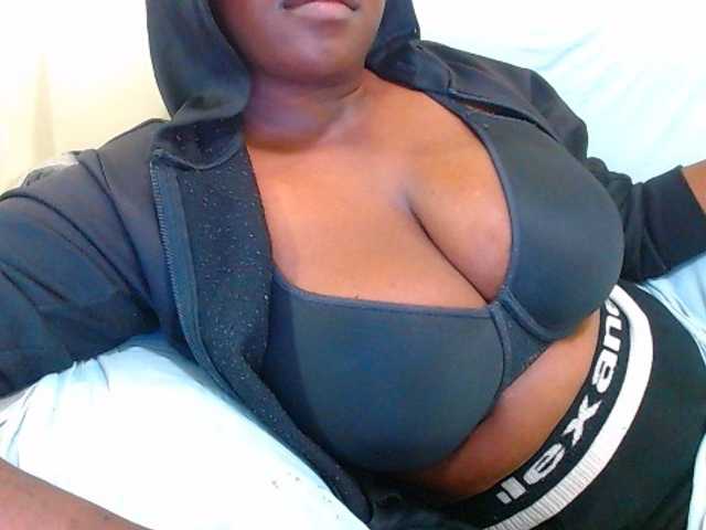 Dalia70 live cam on BongaCams