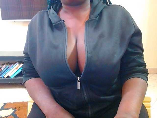 Dalia70 live cam on BongaCams