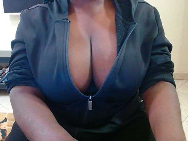 Dalia70 live cam on BongaCams