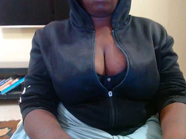 Dalia70 live cam on BongaCams