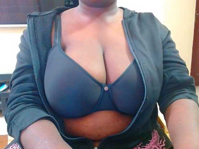 Dalia70 live cam on BongaCams