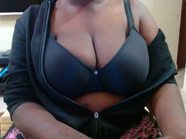 Dalia70 — live female cam
