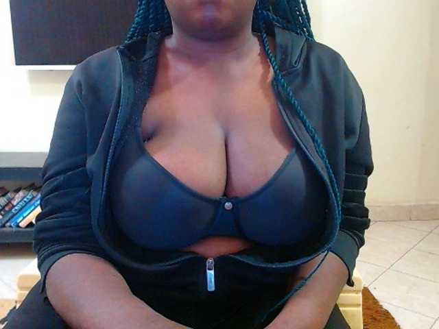 Dalia70 live cam on BongaCams