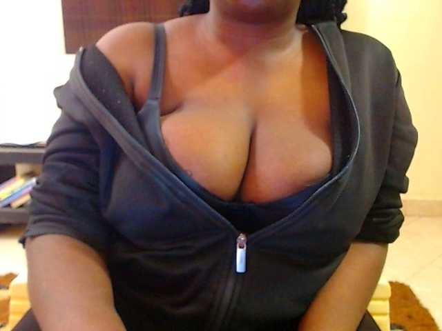 Dalia70 live cam on BongaCams