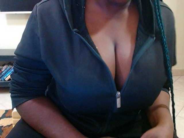 Dalia70 live cam on BongaCams