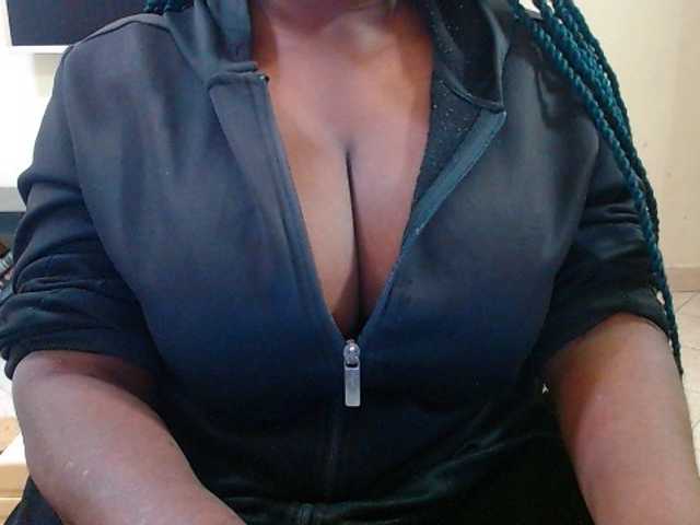 Dalia70 live cam on BongaCams