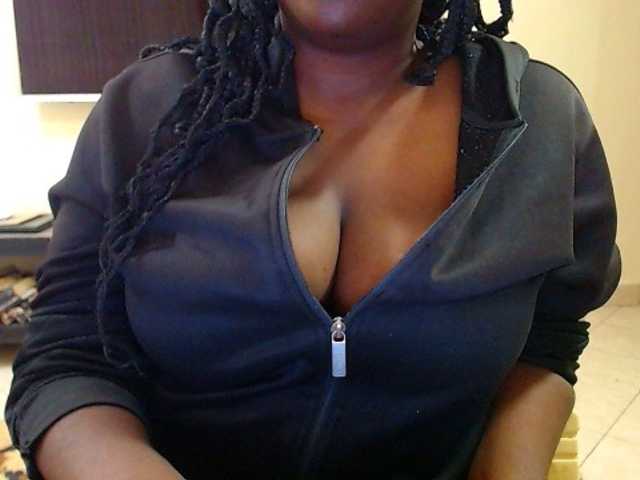 Dalia70 live cam on BongaCams