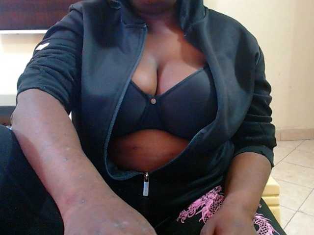 Dalia70 live cam on BongaCams