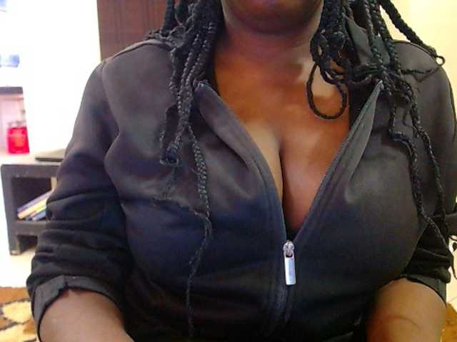 Dalia70 live cam on BongaCams