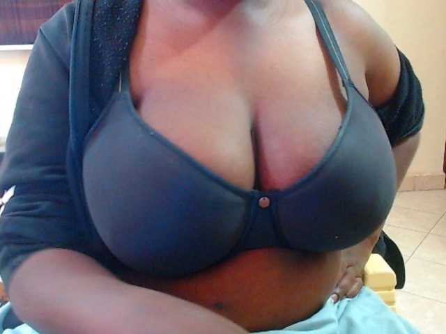 Dalia70 — live female cam