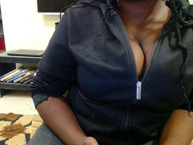 Dalia70 live cam on BongaCams
