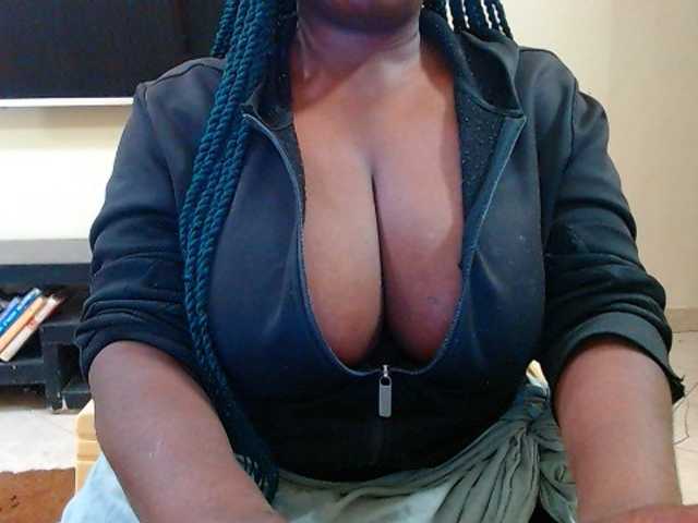 Dalia70 live cam on BongaCams