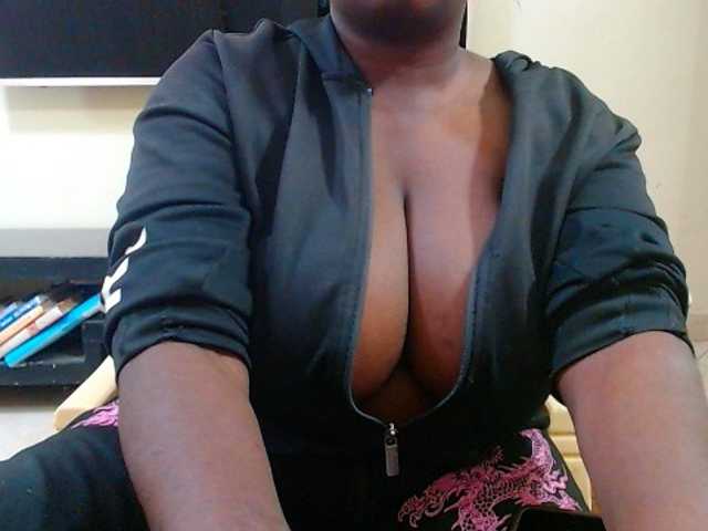 Dalia70 live cam on BongaCams