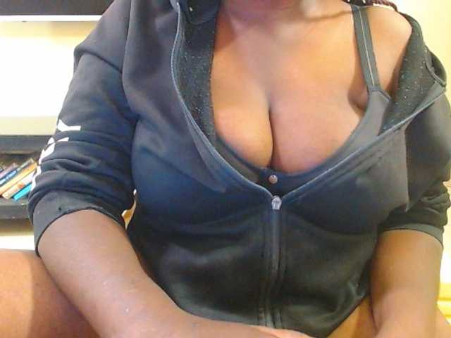 Dalia70 live cam on BongaCams