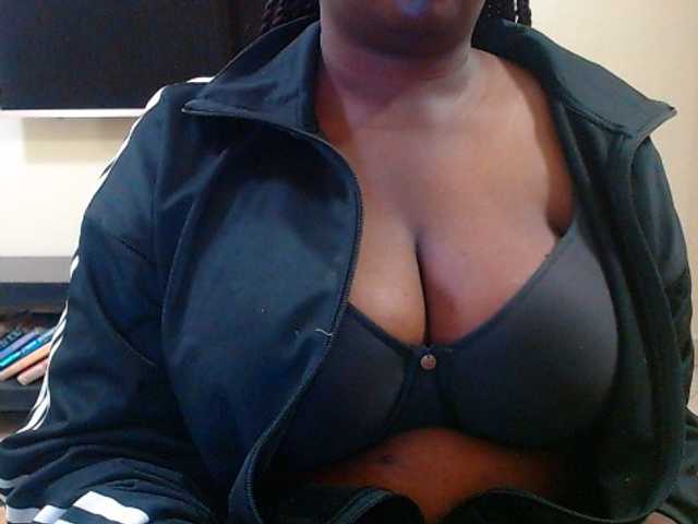 Dalia70 live cam on BongaCams