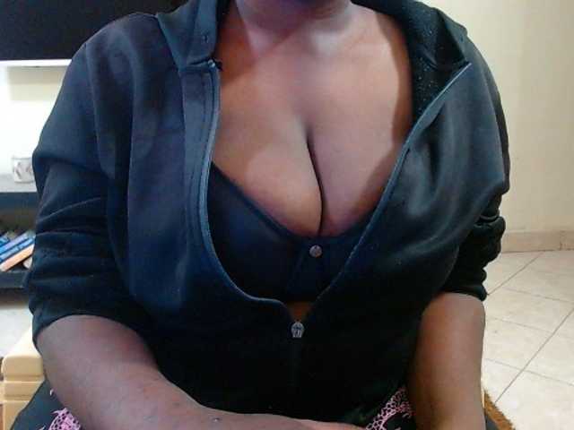 Dalia70 live cam on BongaCams