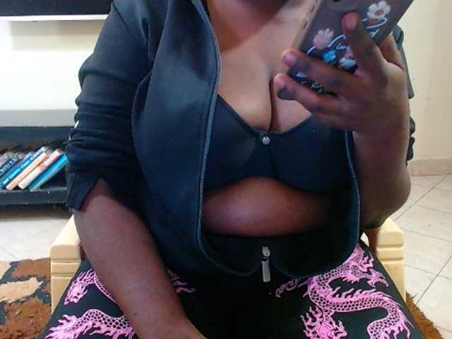 Dalia70 live cam on BongaCams