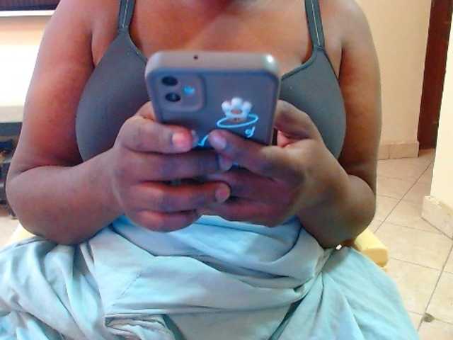 Dalia70 — live female cam