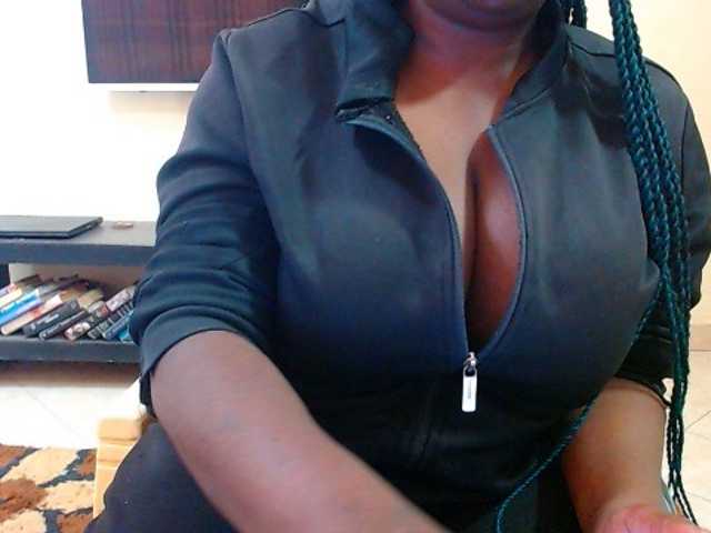 Dalia70 live cam on BongaCams
