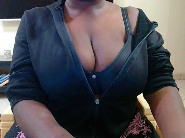 Dalia70 live cam on BongaCams