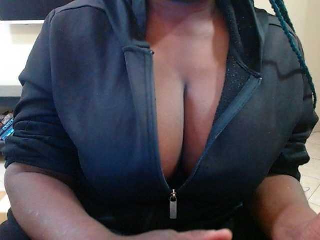 Dalia70 live cam on BongaCams
