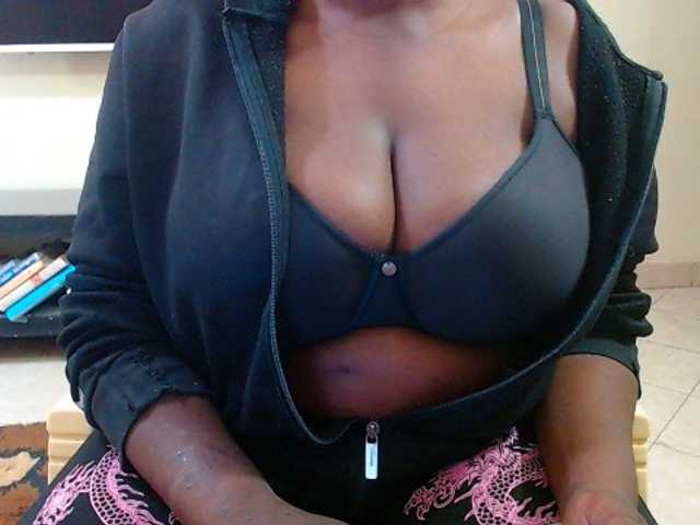 Dalia70 live cam on BongaCams